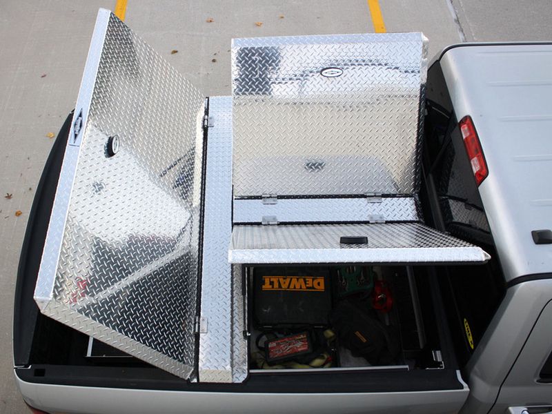 DIANT04TK270C DiamondBack 270 Tonneau Cover RealTruck